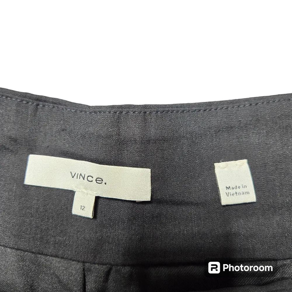 Vince Black Linen High Waisted Pleated Shorts - Image 3