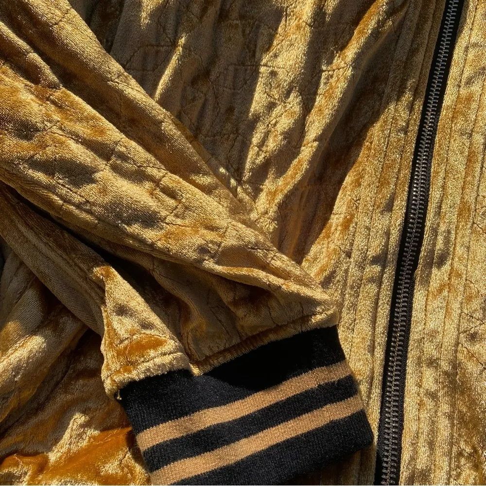 Jolt Gold Velvet Embroidered Star Print Jacket - Image 5