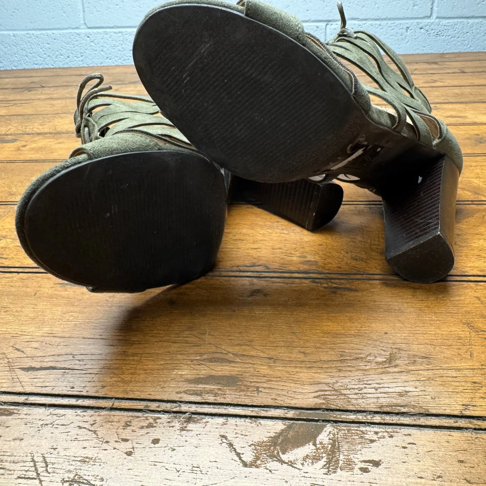 Parker and‎ Sky green suede strapping heels so cute - Image 7