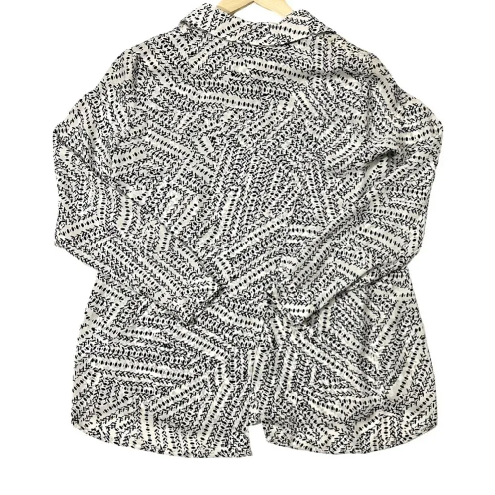 Cabi Split Back Button Up Blouse - Image 5