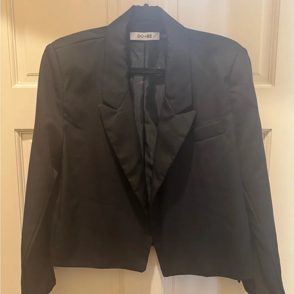 DO+BE Women's Elegant Black Suit Jacket - Image 7