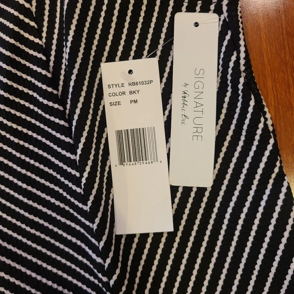 Signature by Robbi Bee Dress Petite Medium 🎀 Size undefined - Image 6