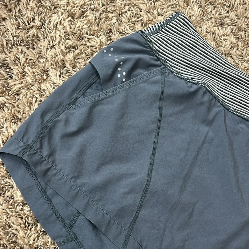 Zella Grey Workout Running Shorts Sz XL - Image 2