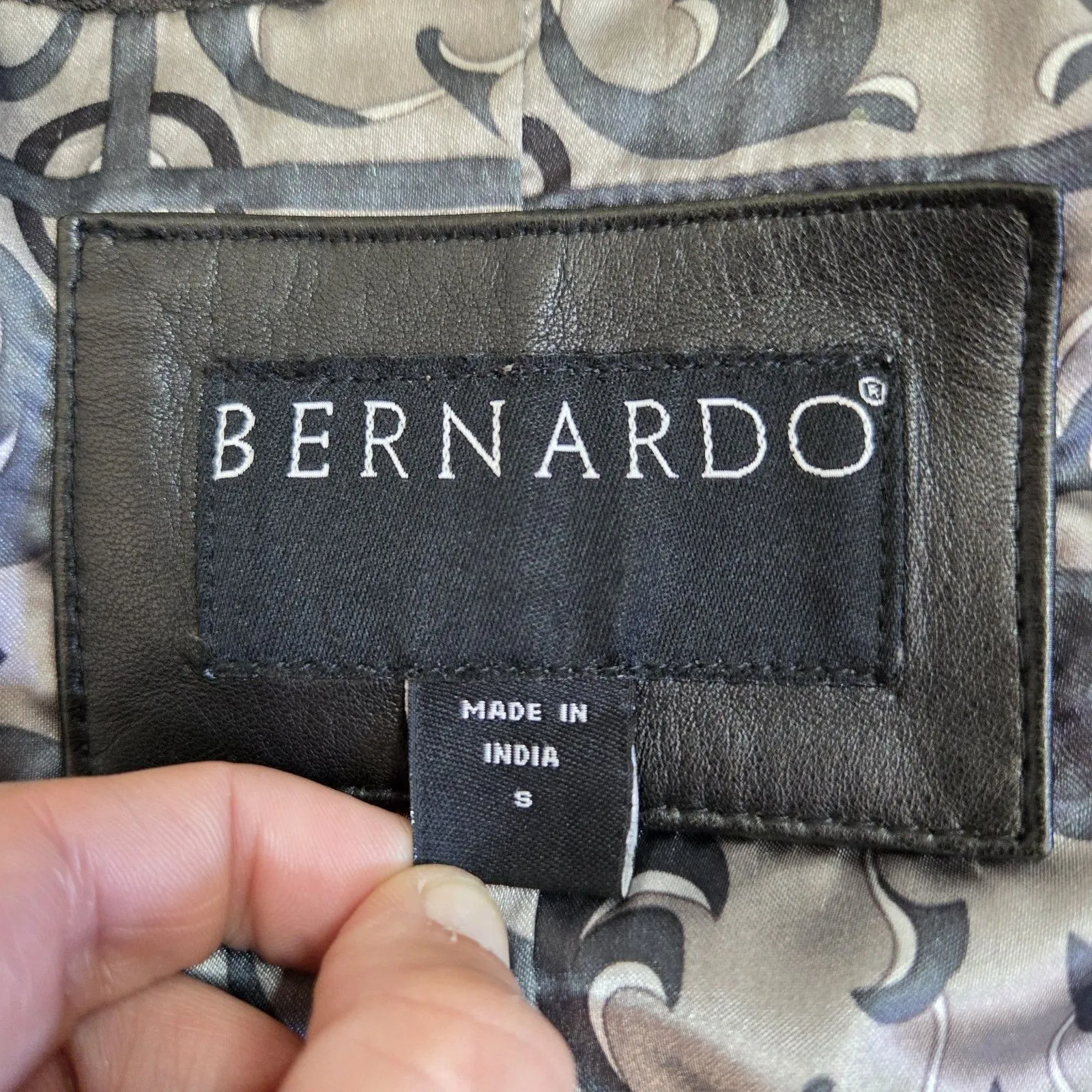 Bernardo Women's Black Zippered Leather Jacket Small Bomber Moto Soft Vintage - Image 4