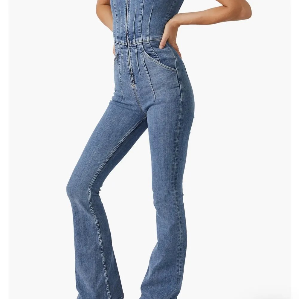 Free people light wash Jayda jumpsuit medium - Image 3