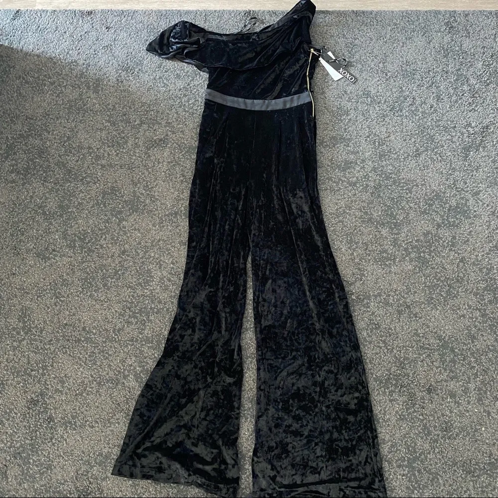 XOXO velvet one shoulder jumpsuit with side pockets - Image 5