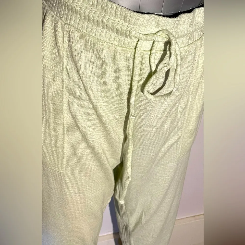 Never worn Woman’s stars above light yellow greenish color joggers pajama pants - Image 9