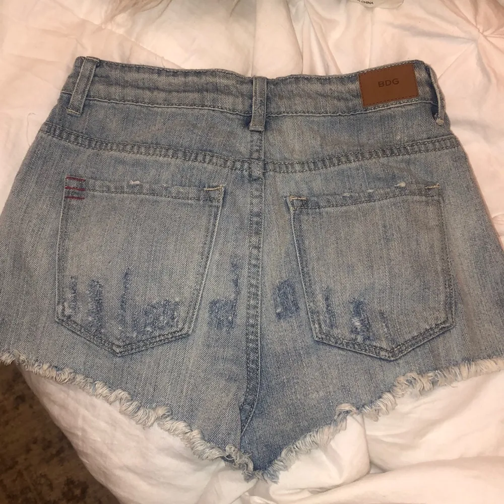 BDG 👖  high rise denim short camo - Image 2