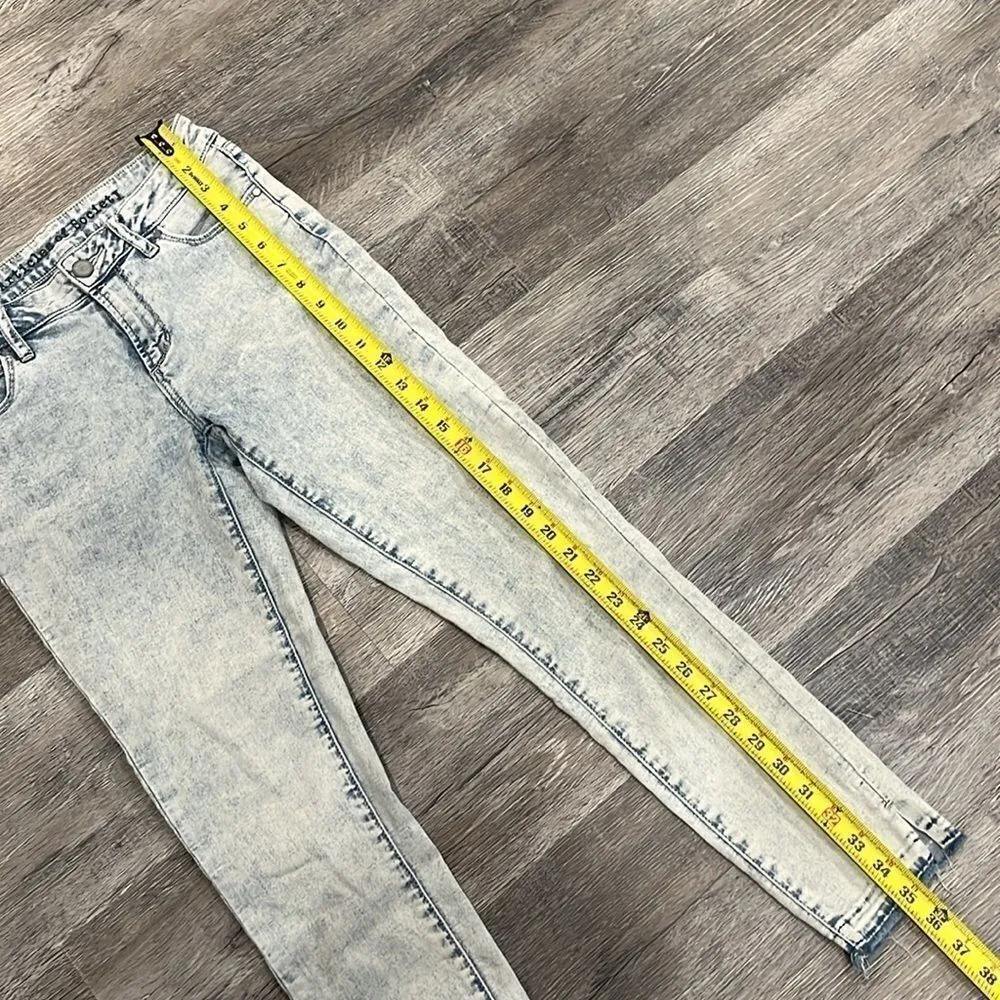 Articles of Society Los Angeles white washed light cropped jean 2” side slit 25 - Image 5