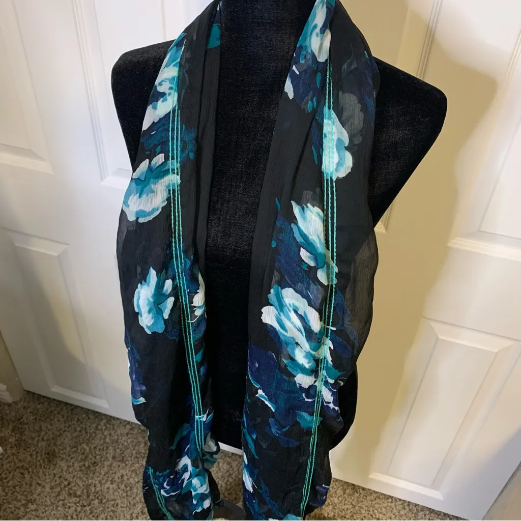 Black & Blue Floral Throw/Scarf - Image 4