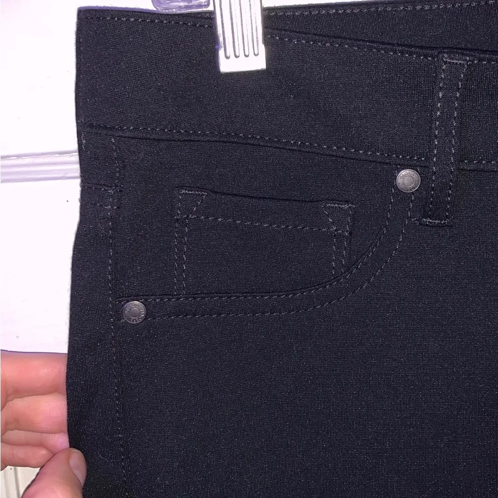 Gloria Vanderbilt Black Smooth Zipper Closure Straight Leg Jeans - Image 5