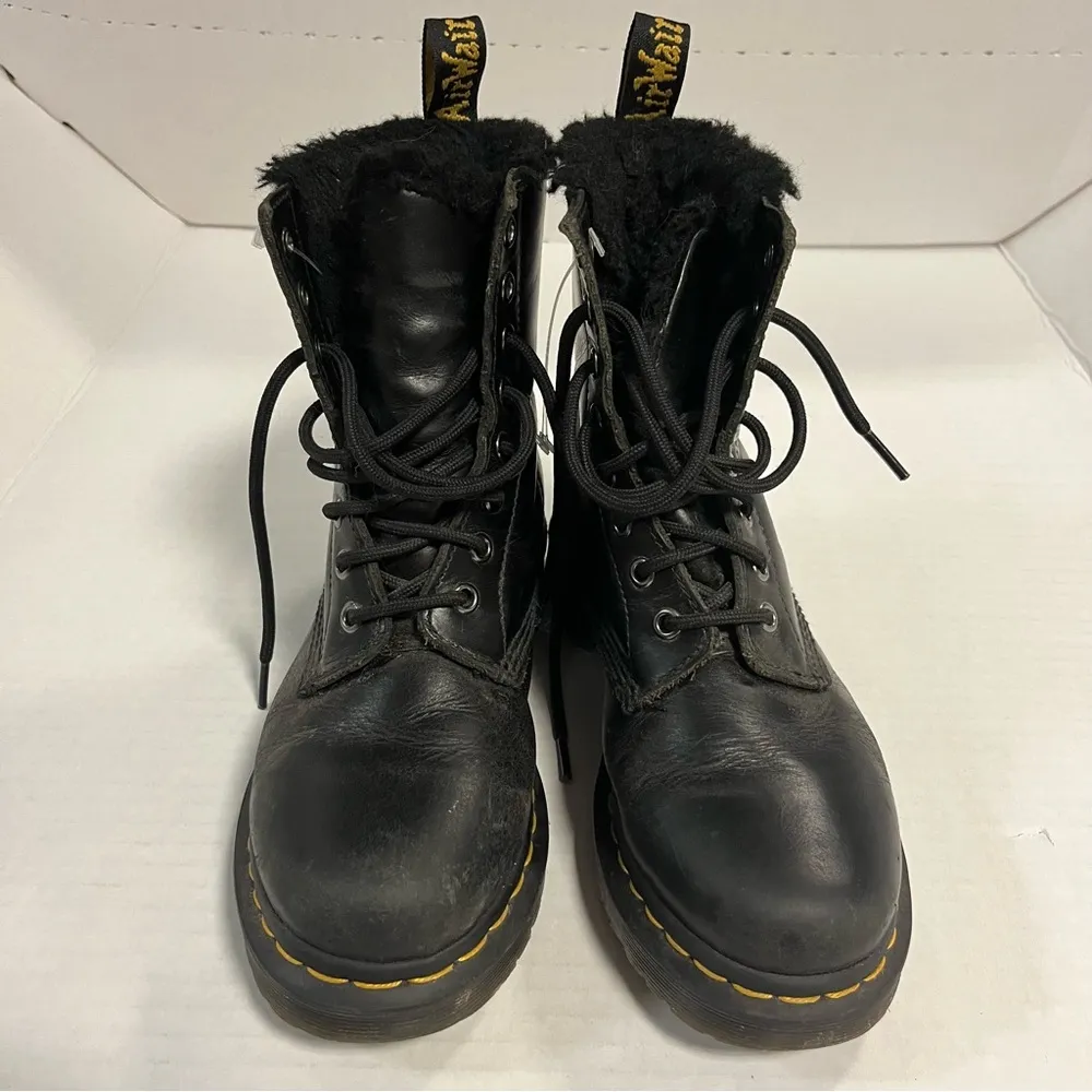 Dr. Martens Boots Serena Faux Fur Lined Lace Up Boots in Black Sz US 6/EU 37 GUC - Image 6