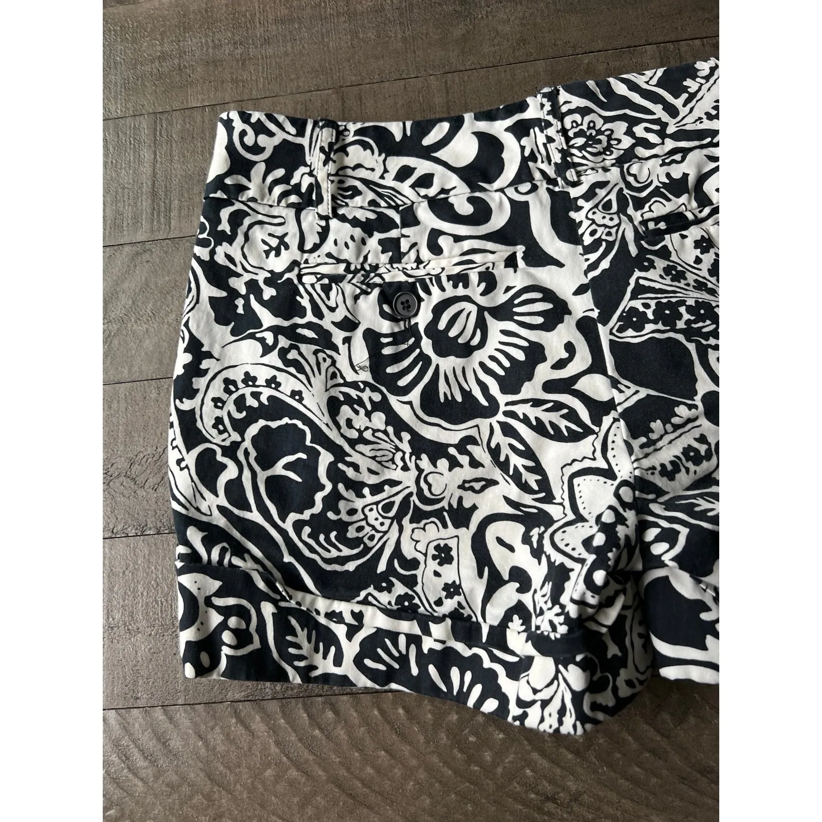 New York & Company‎ Women's Black White Paisley Design Cotton Shorts size 4 - Image 8