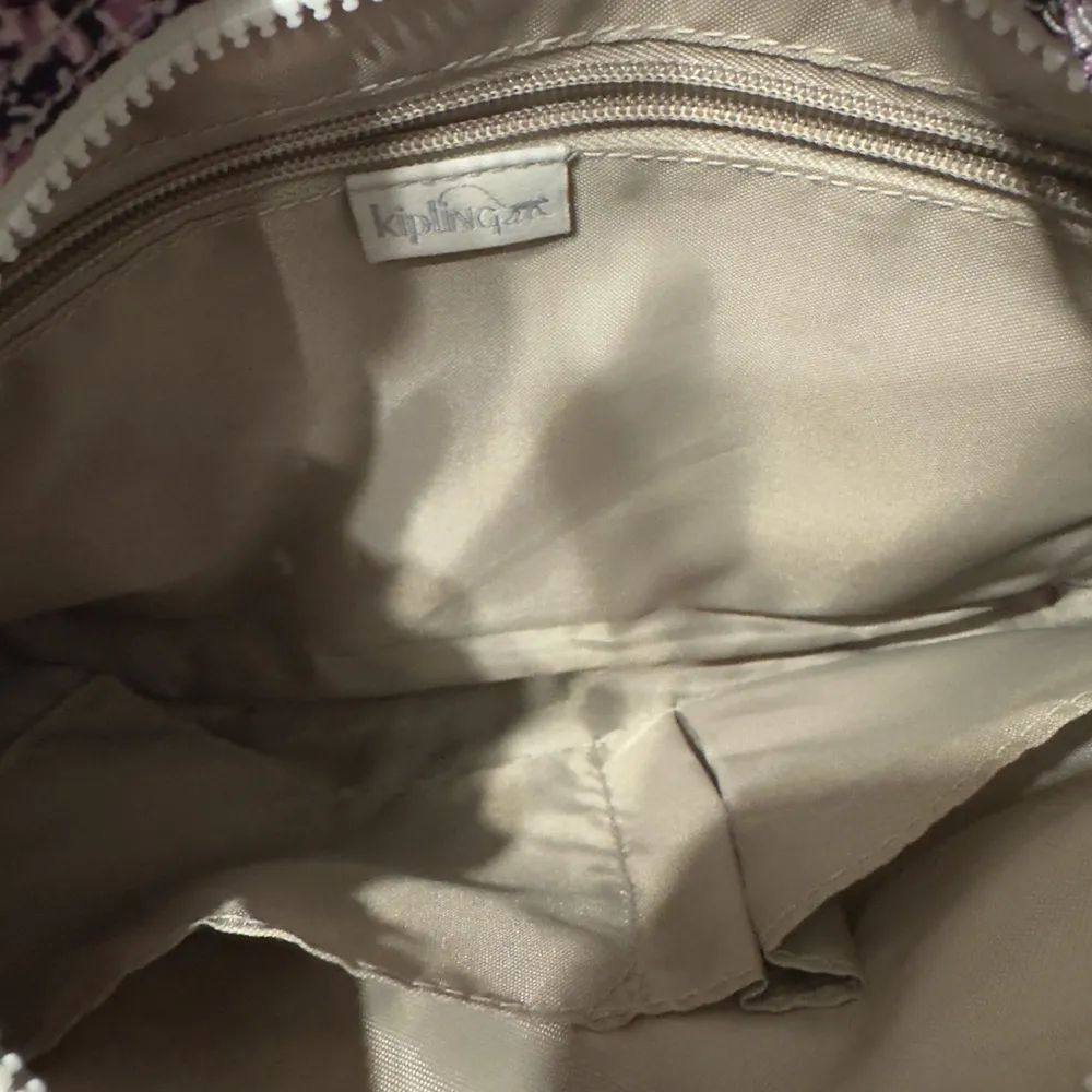 Kipling Crossbody 13x8”- like new!! - Image 5