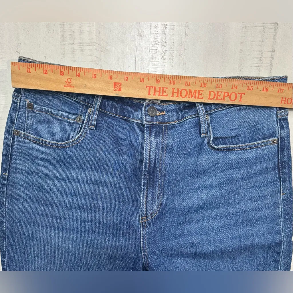 Kirkland Signature Women's High-Rise Straight Leg Jeans - Image 6