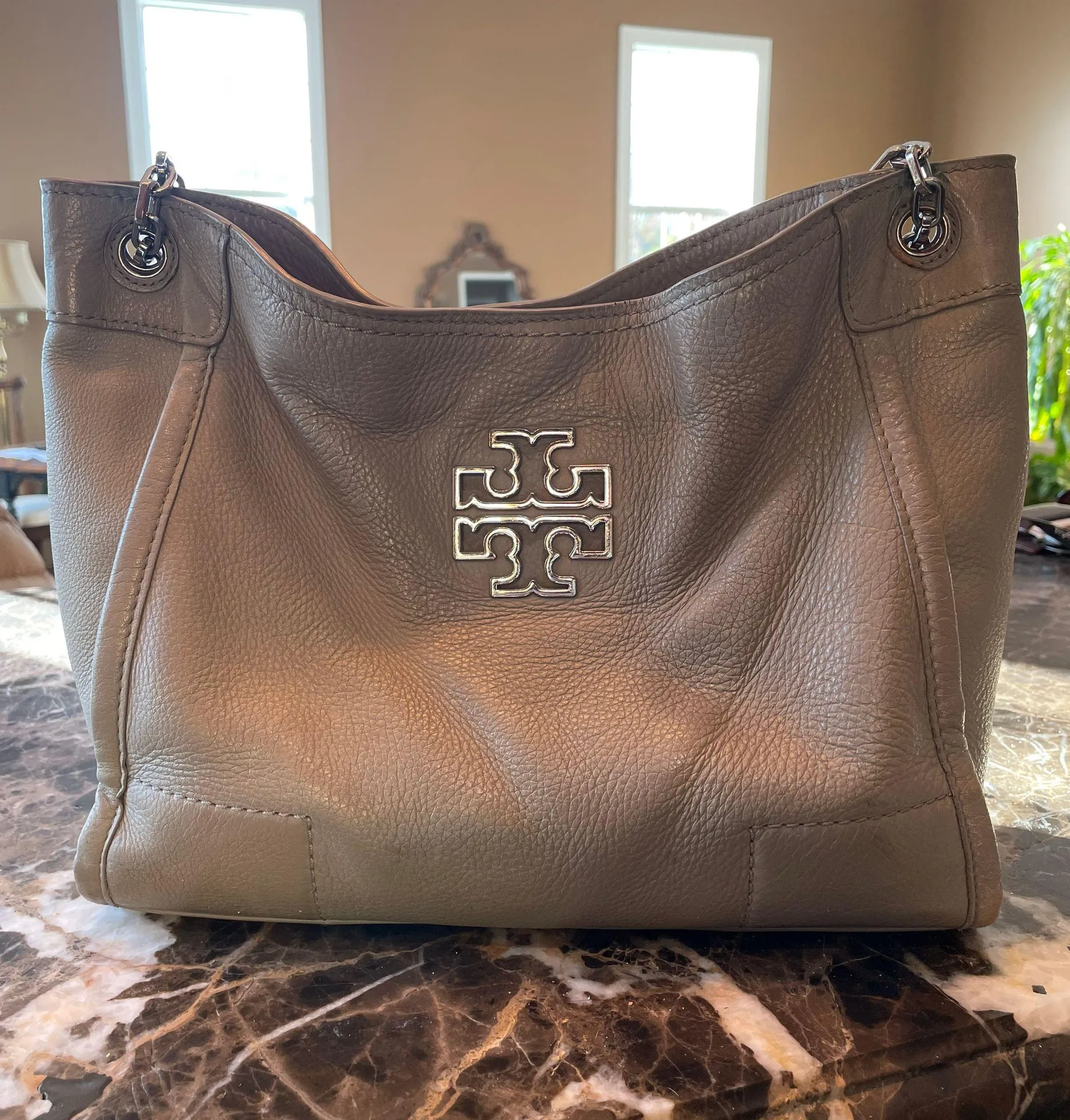 Small Slouch Britten Tote In French Grey - Image 3