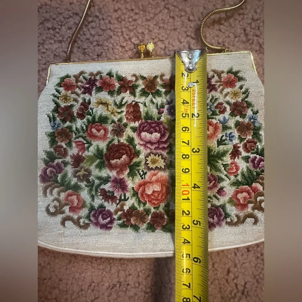 Vintage Petit Point Floral Needlepoint Purse Handmade Squeaky Clean Hong Kong Gold - Image 7
