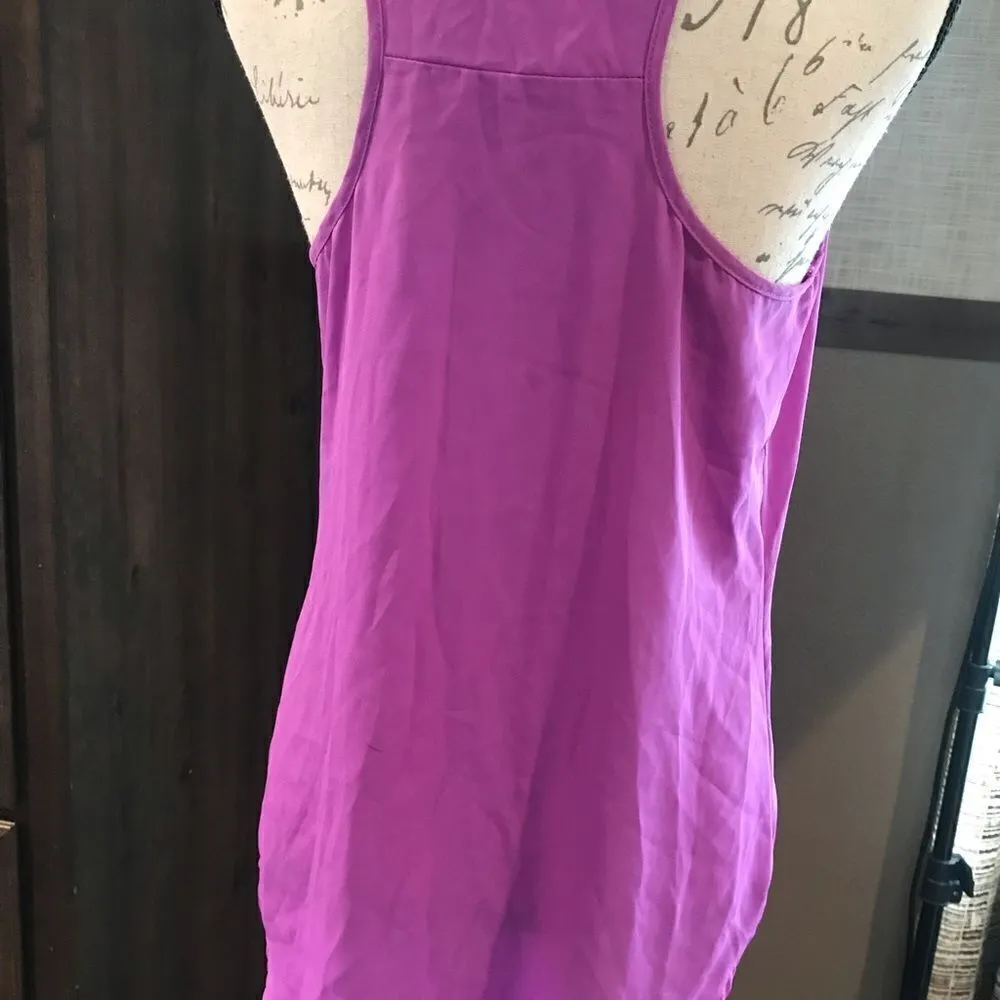 Woman’s lavender razorback tank top size medium no issues - Image 7