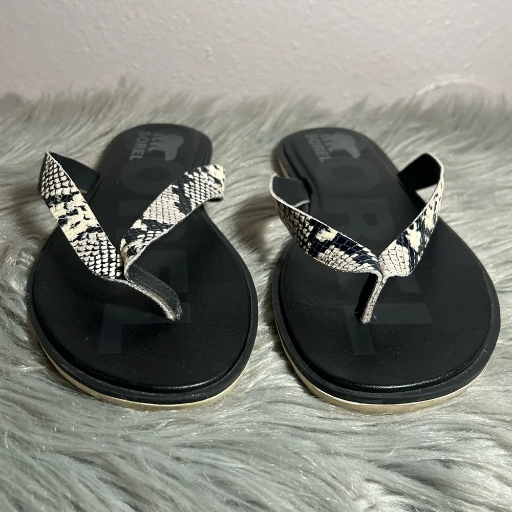 SOREL Ella II Snake-Print Leather Flip-Flops Black Size 9 - Image 3