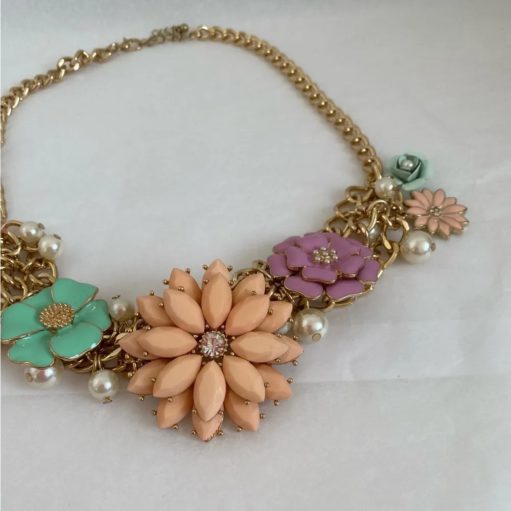 Pastel Multicolor Floral Rhinestone & Pearl Gold Costume Jewelry Necklace - Image 4