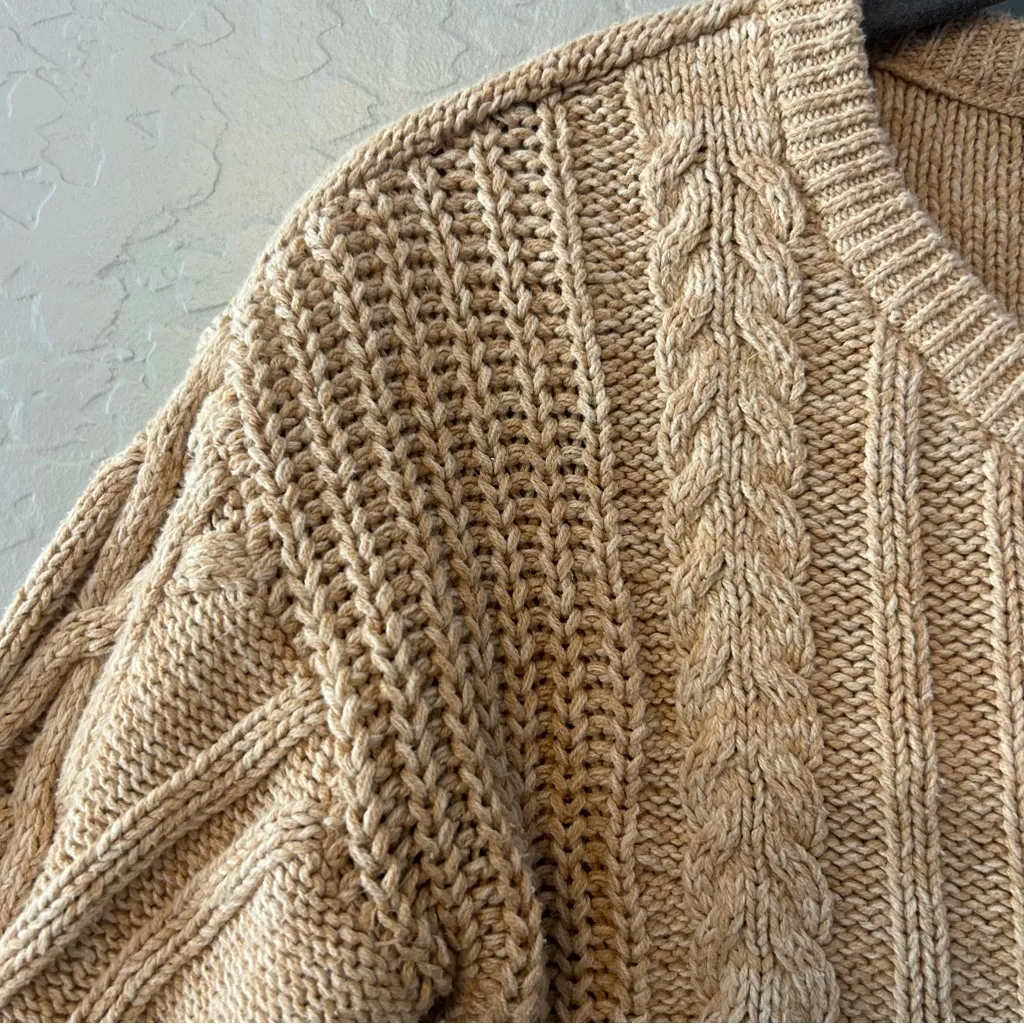 ⭐️Old Navy camel tan neutral colored chunky cable knit sweater size medium - Image 6