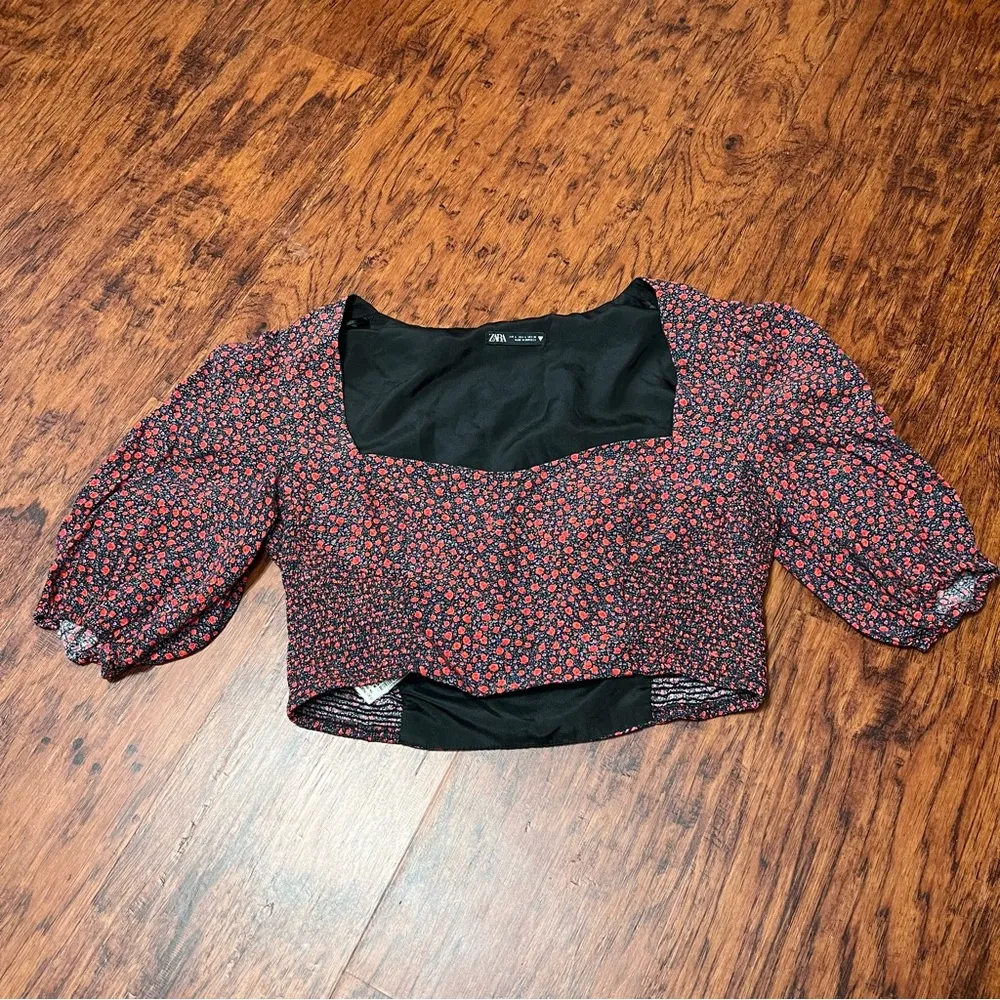 Red Floral Cropped Peasant Top Puff Sleeve Sweetheart Neck Blouse Large - Image 7