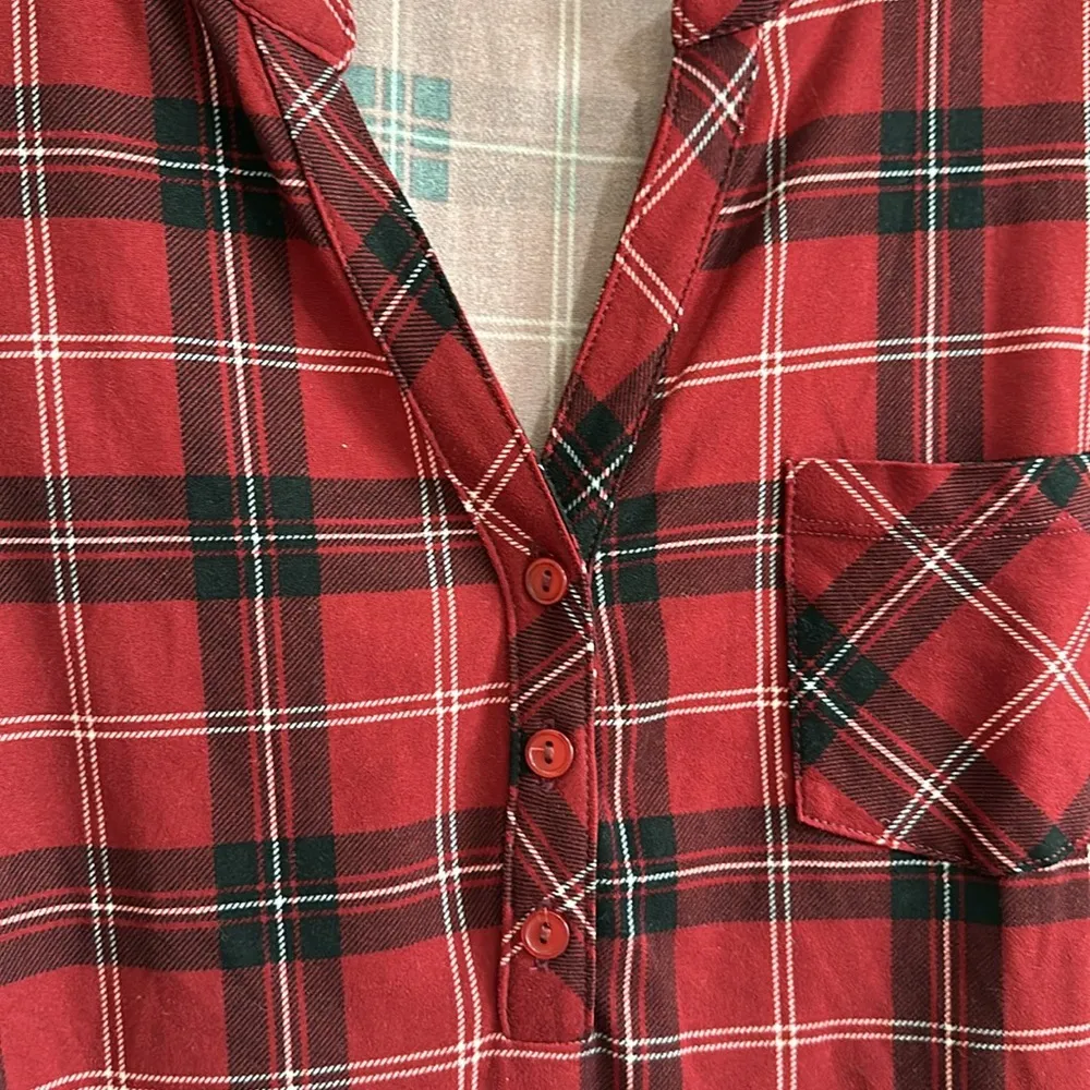 DNA Couture Women's 2X Split Neck Pullover Plaid Top Red Black Tartan Roll Tab - Image 4