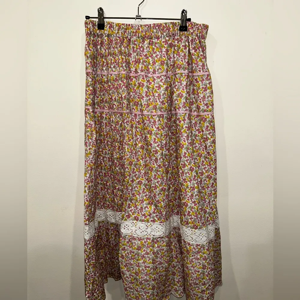 Loveshackfancy Cotton Floral Saratoga Midi Skirt in Fruity Punch Small - Image 2