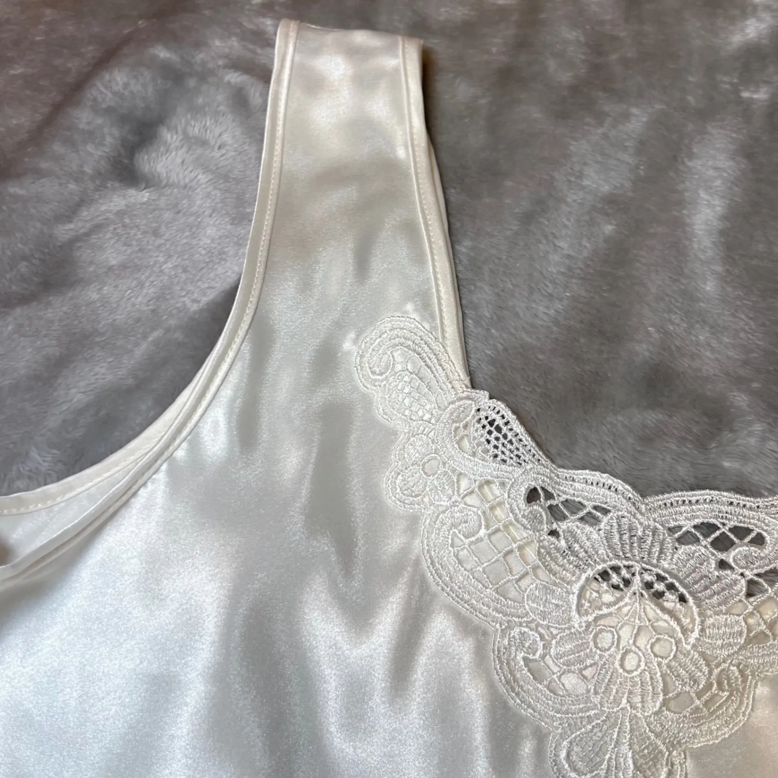 Escapades Camisole Womens Medium Ivory Vintage Lingerie Slip Cami Top Lace Trim White - Image 4