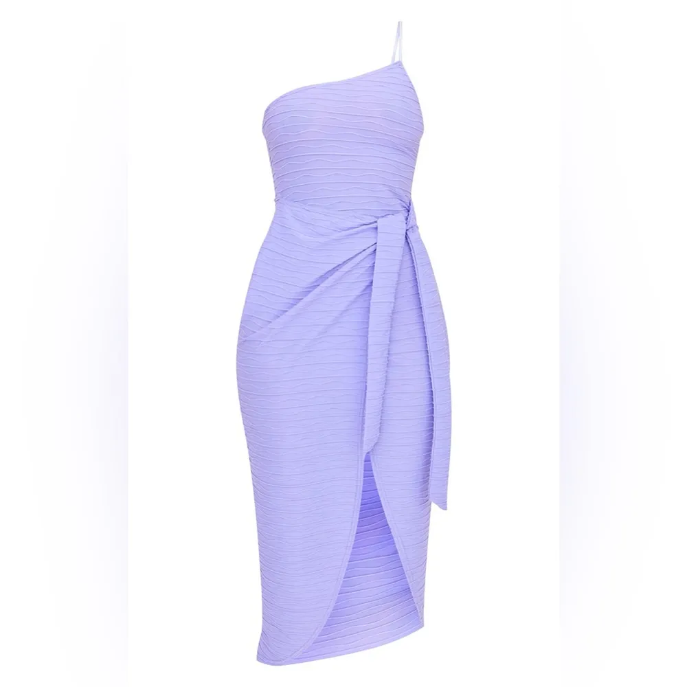 PrettyLittleThing PURPLE TEXTURED STRAPPY ONE SHOULDER WRAP MIDI DRESS - Image 5