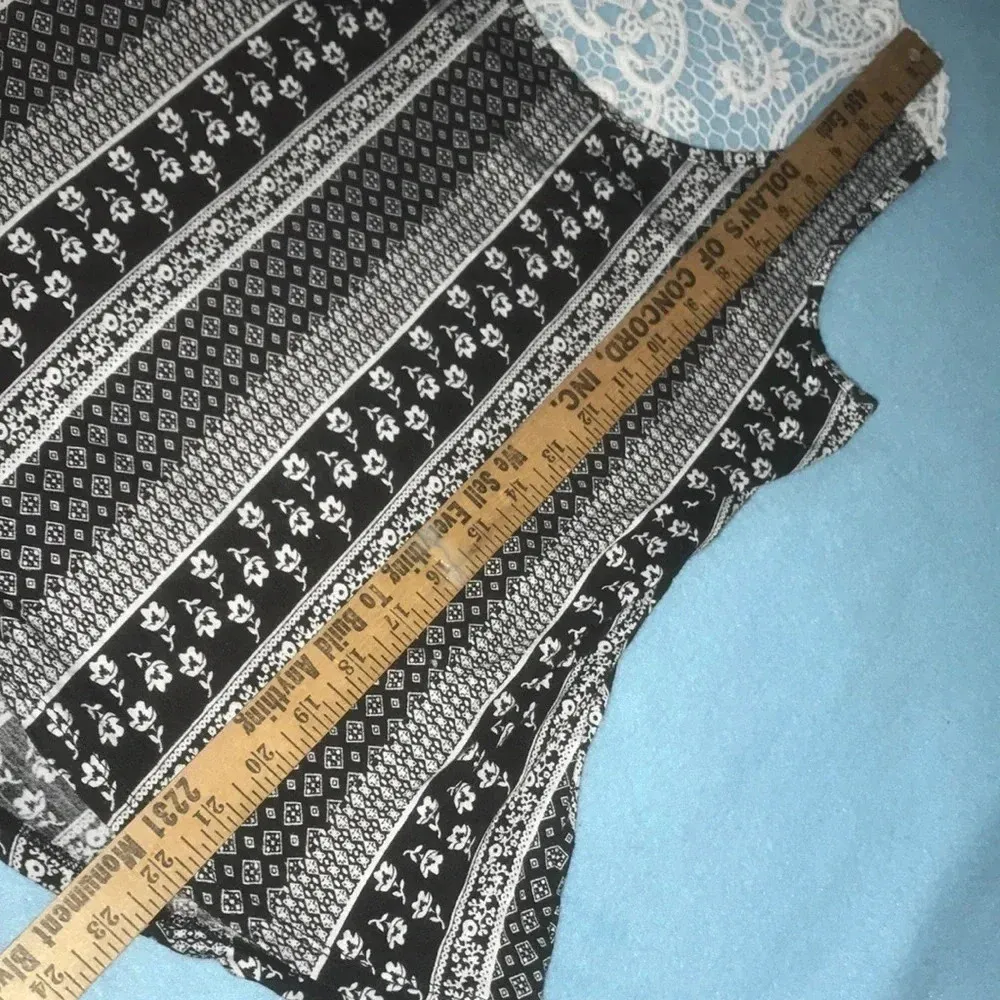 RUE21 crocheted lace back muscle tank floral and striped print flowy NEW size S - Image 8