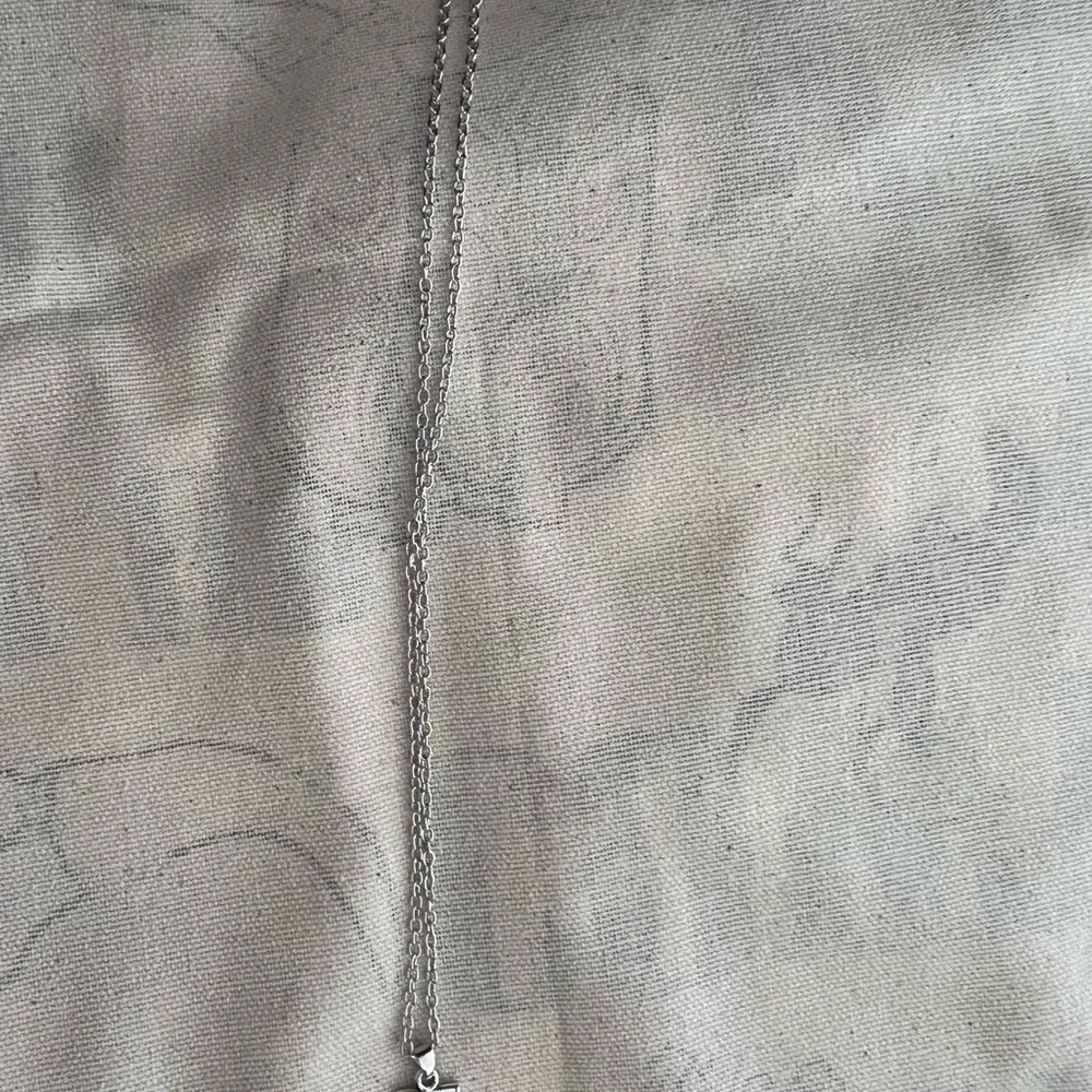 SET: Matching silver metal disc earrings & necklace - Image 5