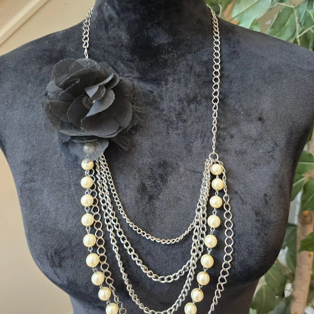 VTG Womens Ivory Pearl Silver Tone Chain Collar Flower Necklace w/ Lobster Clasp - Image 2