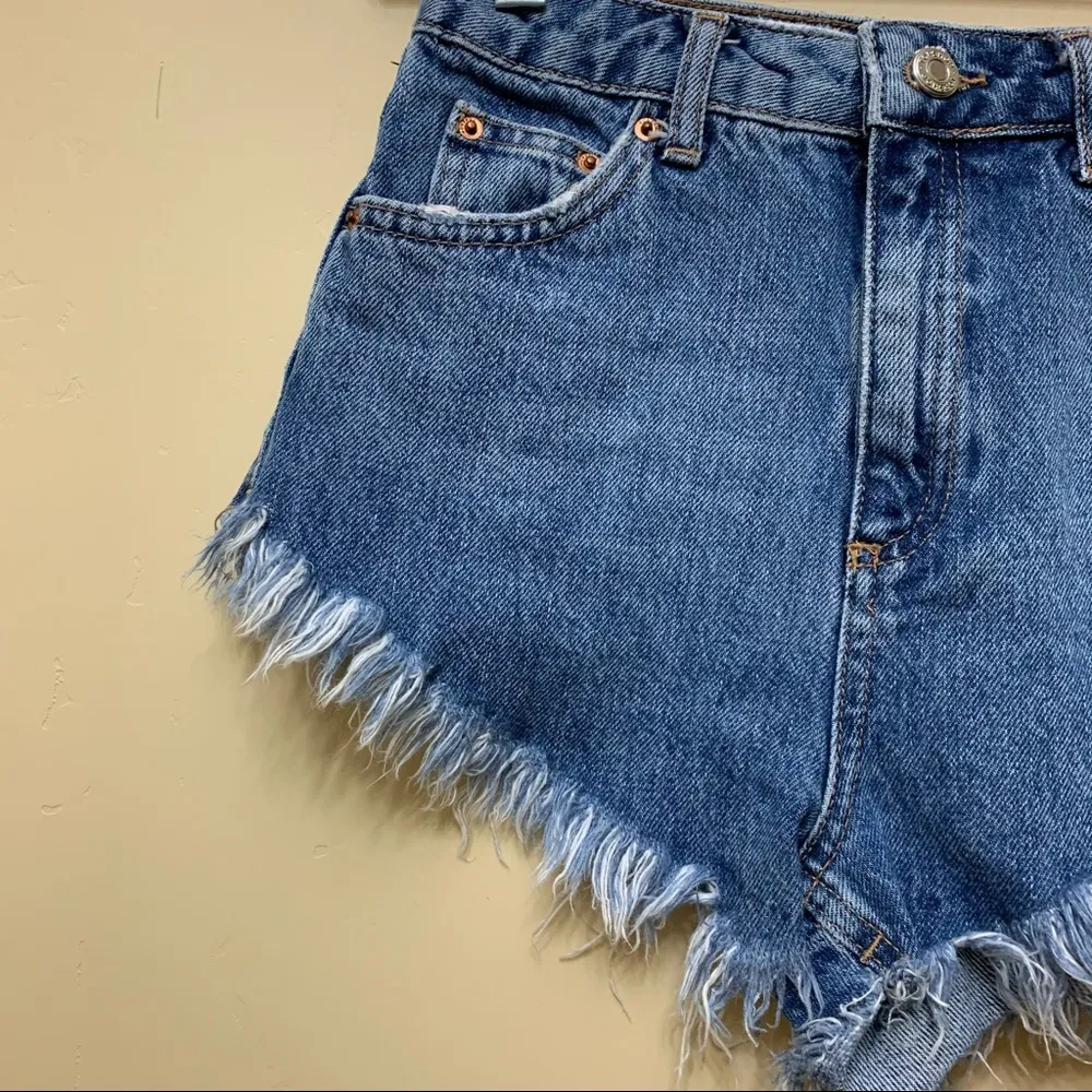 EUC Topshop Kiri High Rise Frayed Hem Blue Denim Shorts Size 8 - Image 5