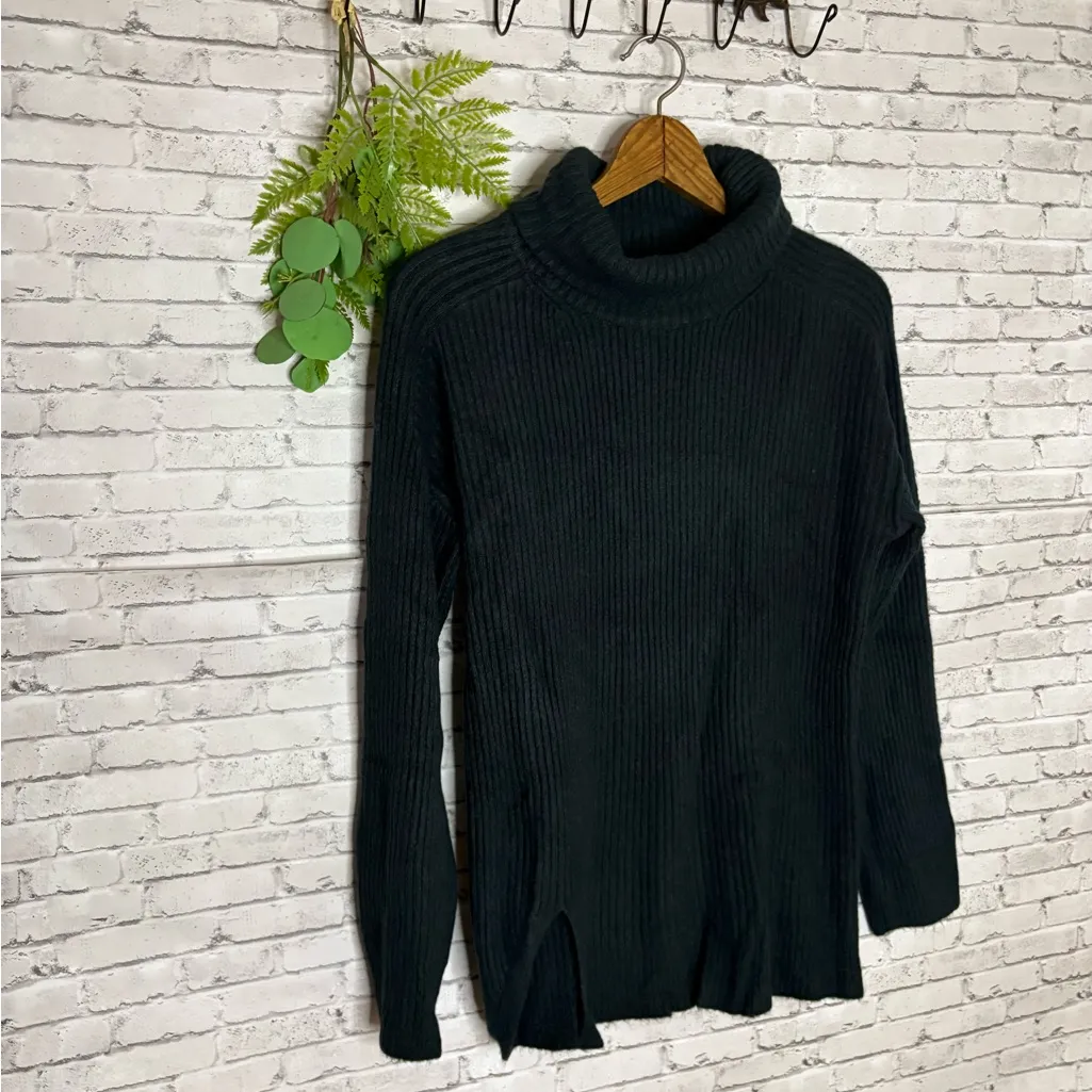 VICI Black Ribbed Stretch Turtleneck Sweater - Image 4