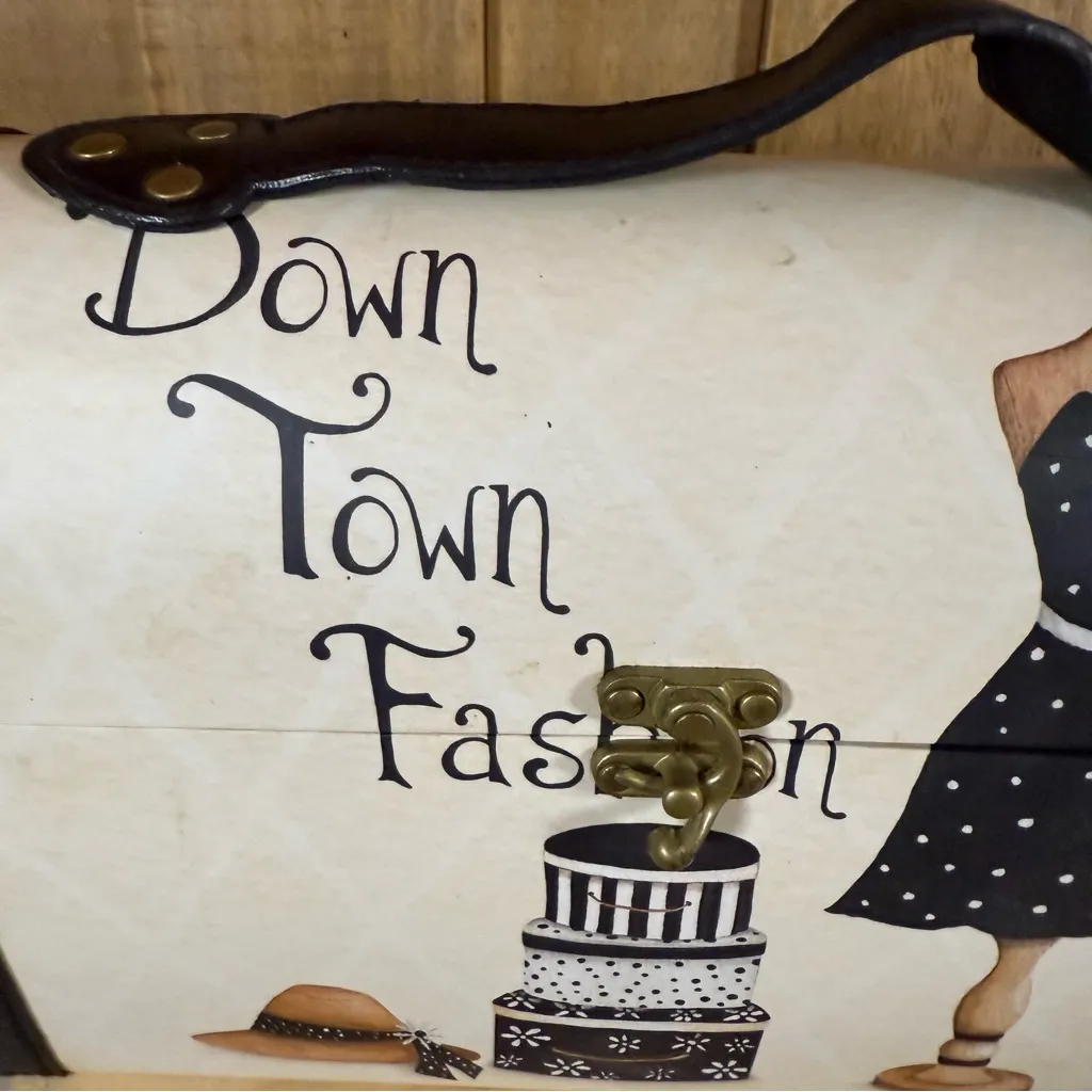 2007 Unique Tri Coastal Design Box Women’s Purse Downtown Fashion Lunchbox Style Black - Image 2