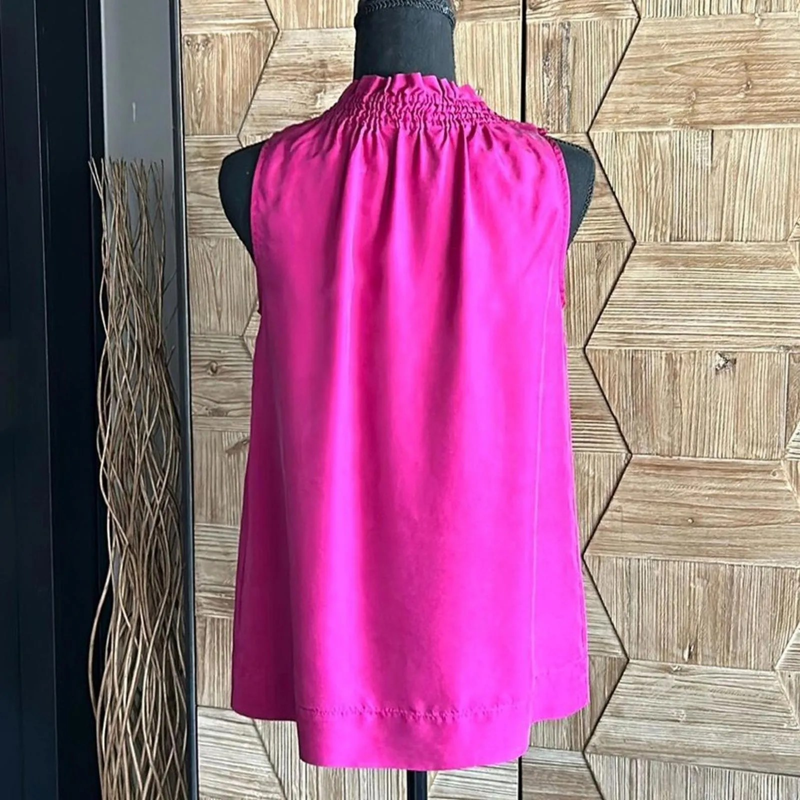 Marc by Marc Jacobs Woman’s Silk Blouse Small Fuschia Sleeveless Tank Smocked - Image 5