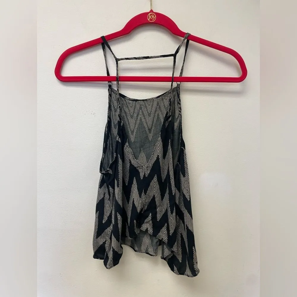 Urban Outfitters Silence + Noise Cropped Shark Bite Flowy Crop Top SZ M - Image 2