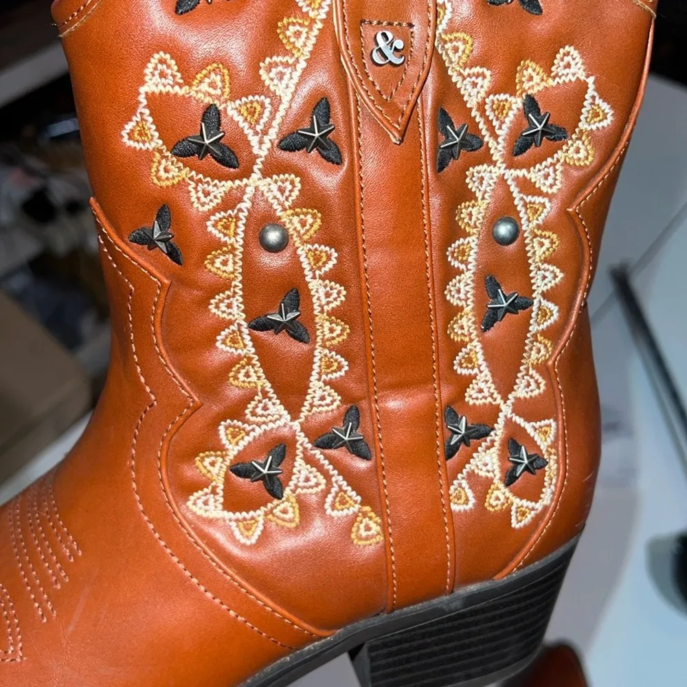Sam & Libby Brown Ankle Boots with Studded Design - Image 12