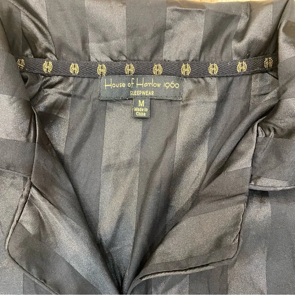 House of Harlow black striped long sleeve button down sleep shirt Sz M Pajama - Image 2