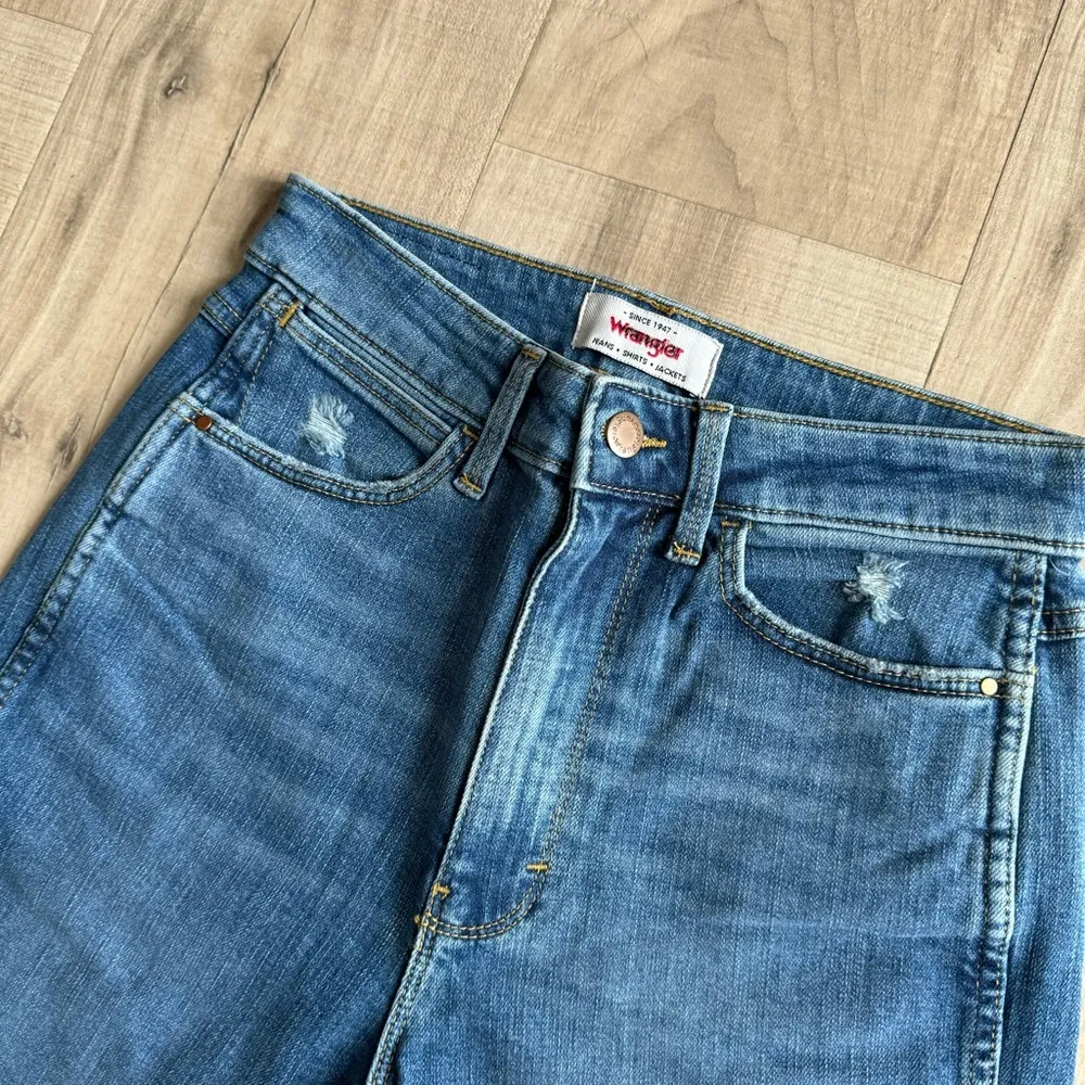 NWOT Wrangler High Rise Vintage Taper Mom Jeans Sz 14 Distressed Medium Wash - Image 15