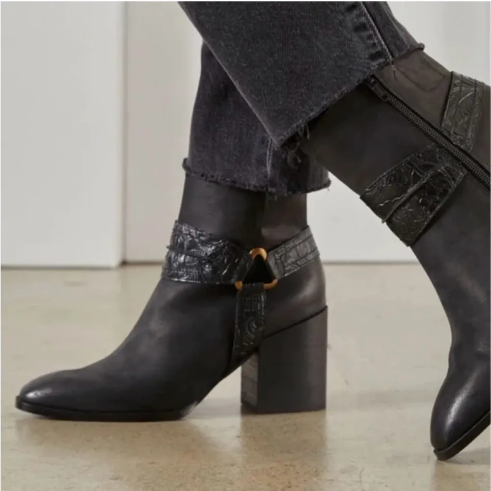 NWOT, Vionic Carnelia Ankle Boots - Black - Water Repellant Leather, Sz 7 - Image 2