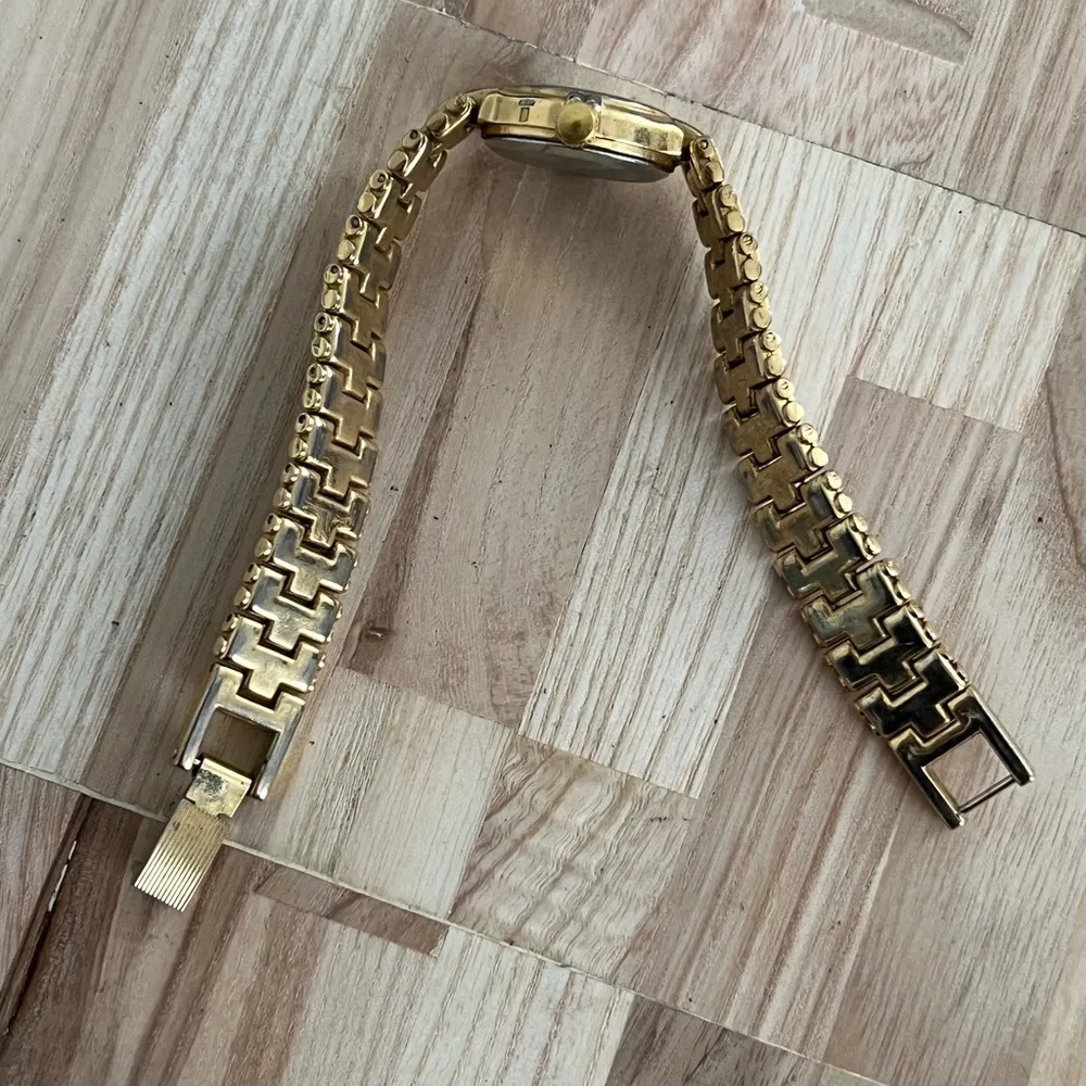 Galaxie by Elgin Diamond Ladies Watch Vintage Gold Tone Bracelet and Dial - Image 5