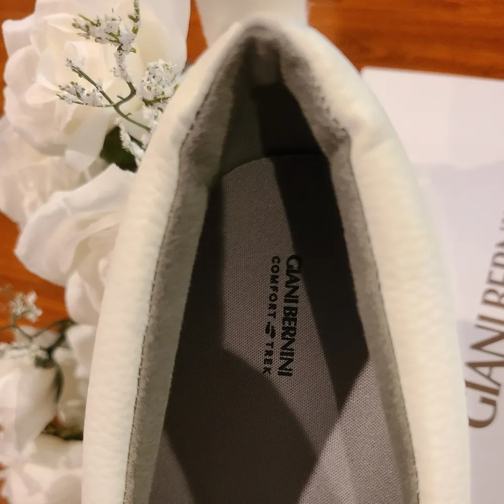 Giani Bernini Cavvell White Clogs Sizes 10 or 11 - Image 8