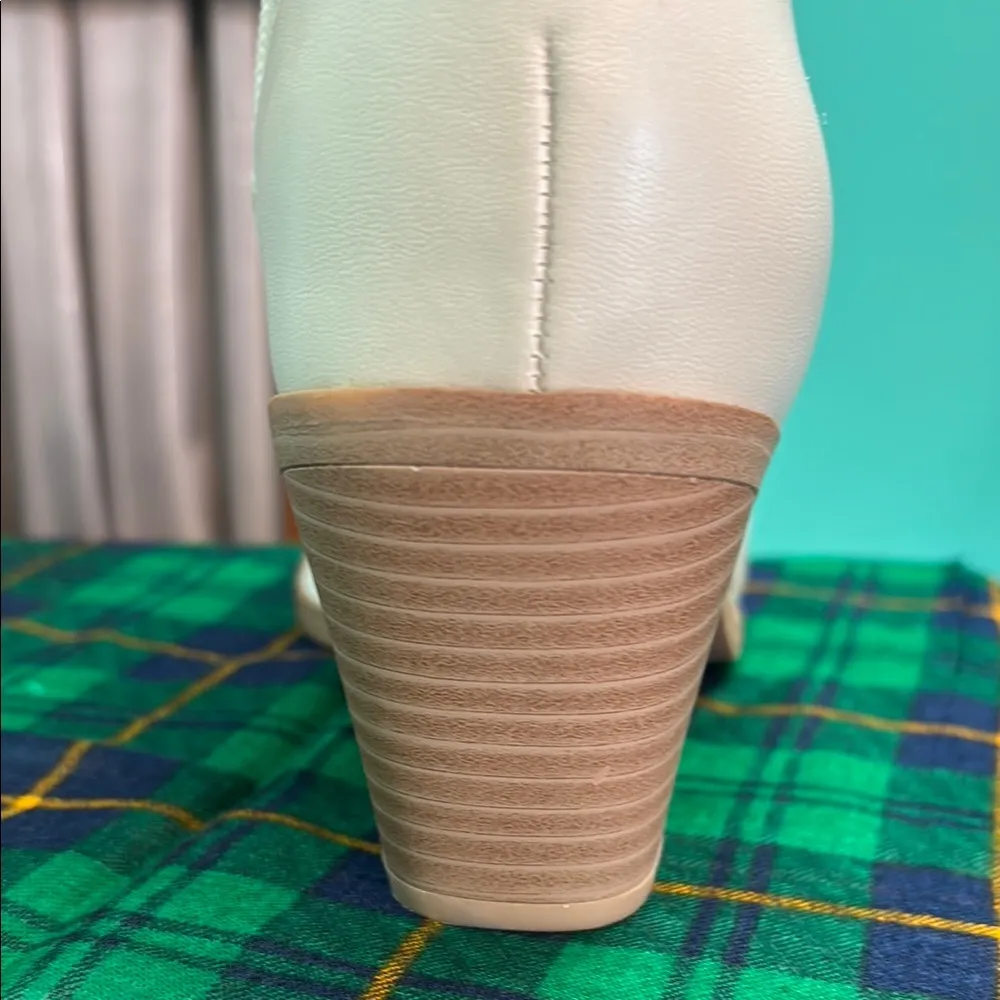 Universal Thread Cream Ankle Boots with Modern Design - Image 6