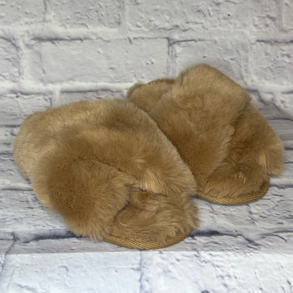 Auden Tan Furry Slippers Size 5.5 - Image 3
