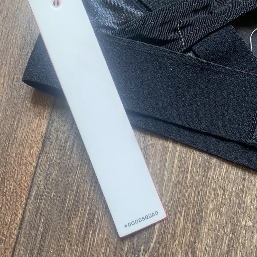 Good American Black Sports bra - Image 4