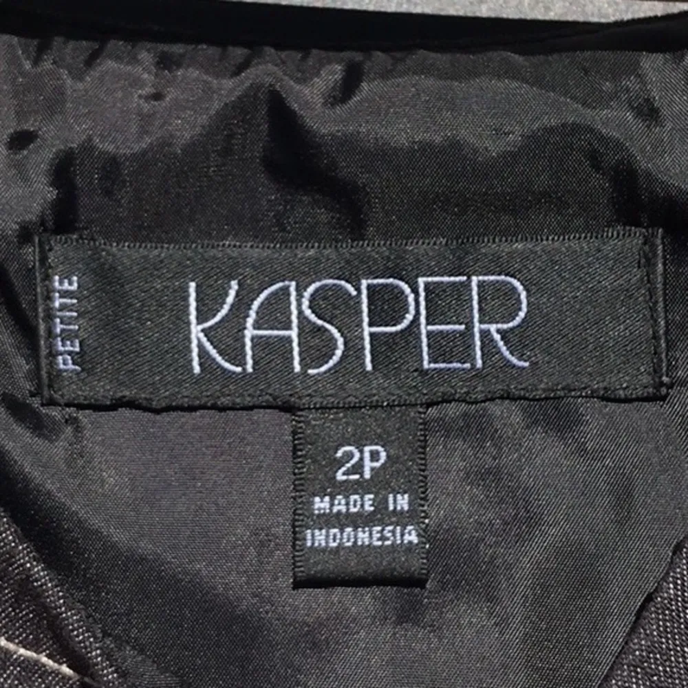 Kasper Fitted Gray Tank Top Embroidered Neckline - Image 6