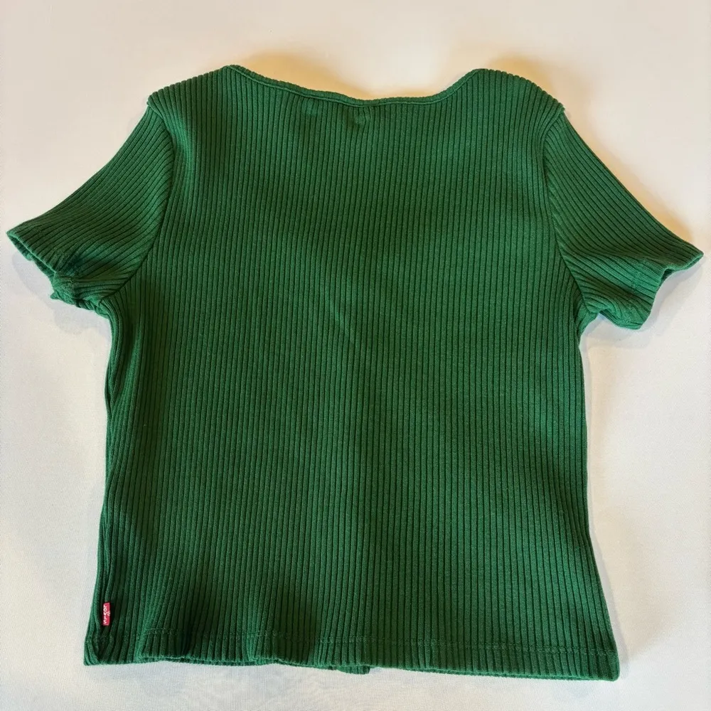 LEVI’S Women’s Green Short Sleeve Ribbed Button Down Cropped Top Large - Image 4