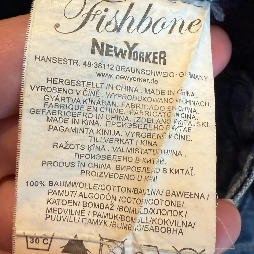 Fishbone New Yorker Denim Capri Jeans Women’s Size 31 Distressed Low Rise Blue - Image 13